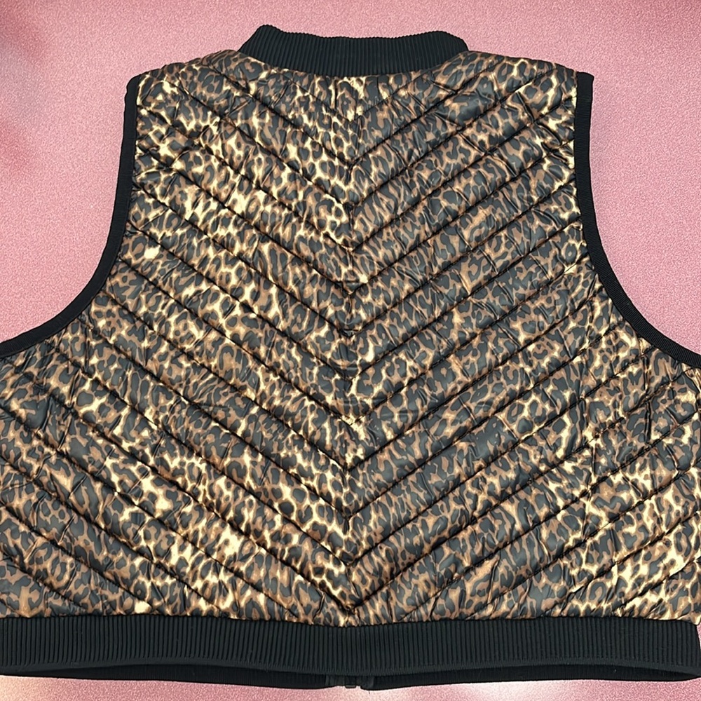 Calvin Klein puffer vest. Animal print. Cropped. Water repellent. Size Large EUC - Picture 2 of 6